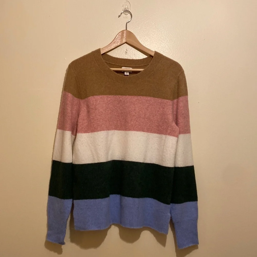 J. Crew multicolor extra soft crew neck sweater. Size M . Style BJ852